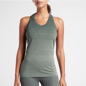 NWOT Athleta Momentum Tank Top Size Small